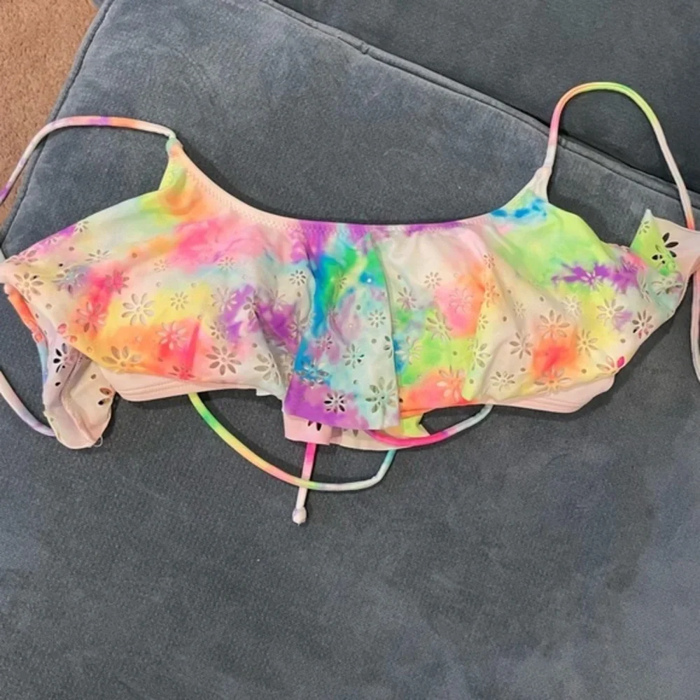 Victoria’s Secret Bikini - Picture 4 of 6